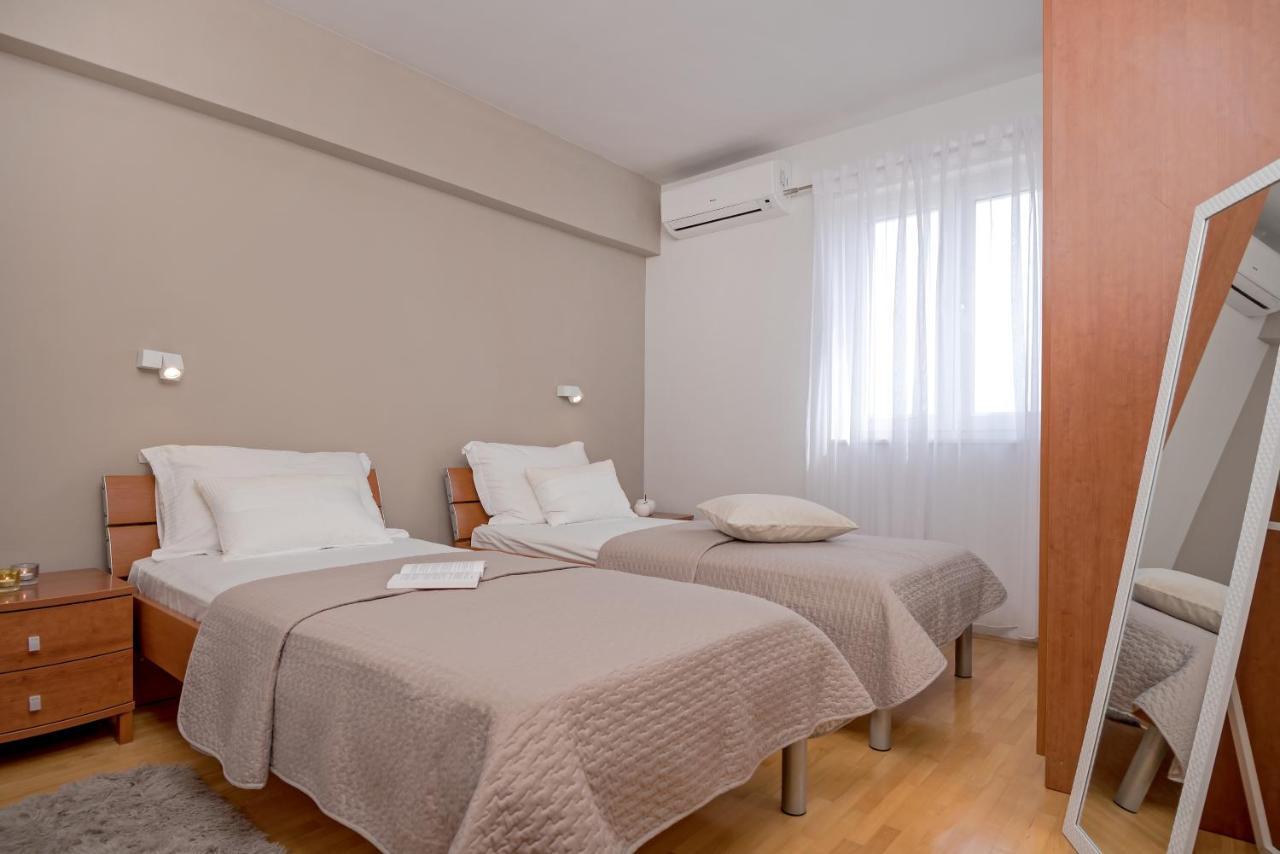 Apartments And Rooms With Parking Space Rogoznica - 10339 Dış mekan fotoğraf