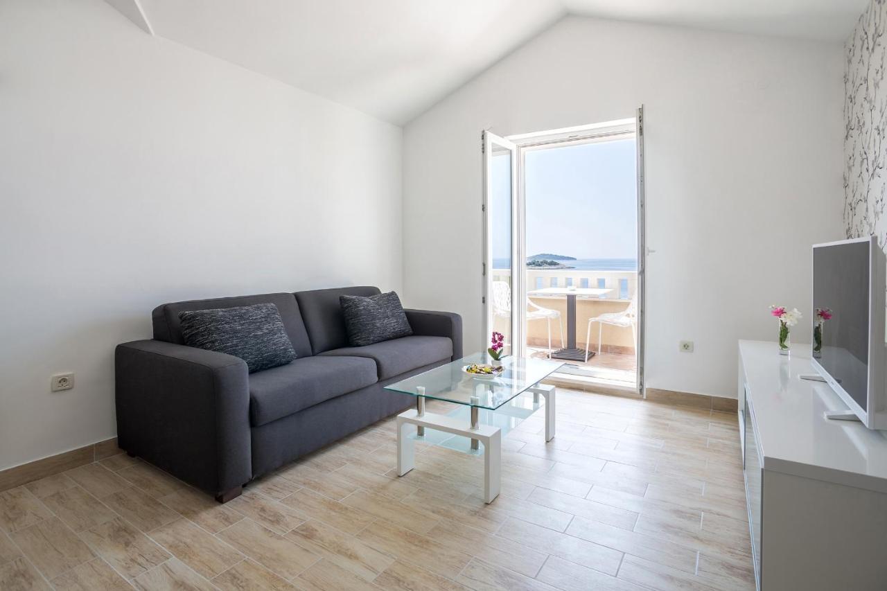 Apartments And Rooms With Parking Space Rogoznica - 10339 Dış mekan fotoğraf
