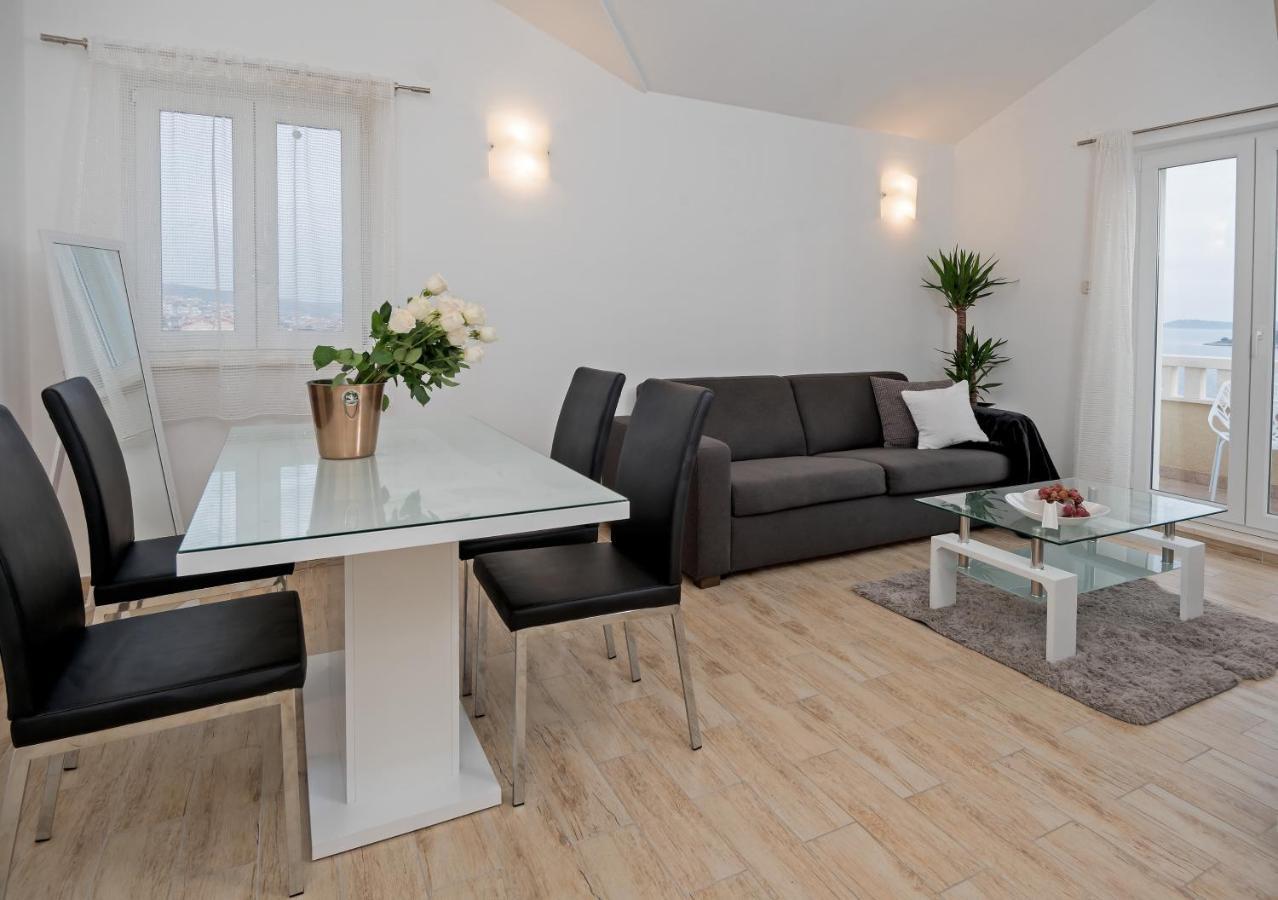 Apartments And Rooms With Parking Space Rogoznica - 10339 Dış mekan fotoğraf