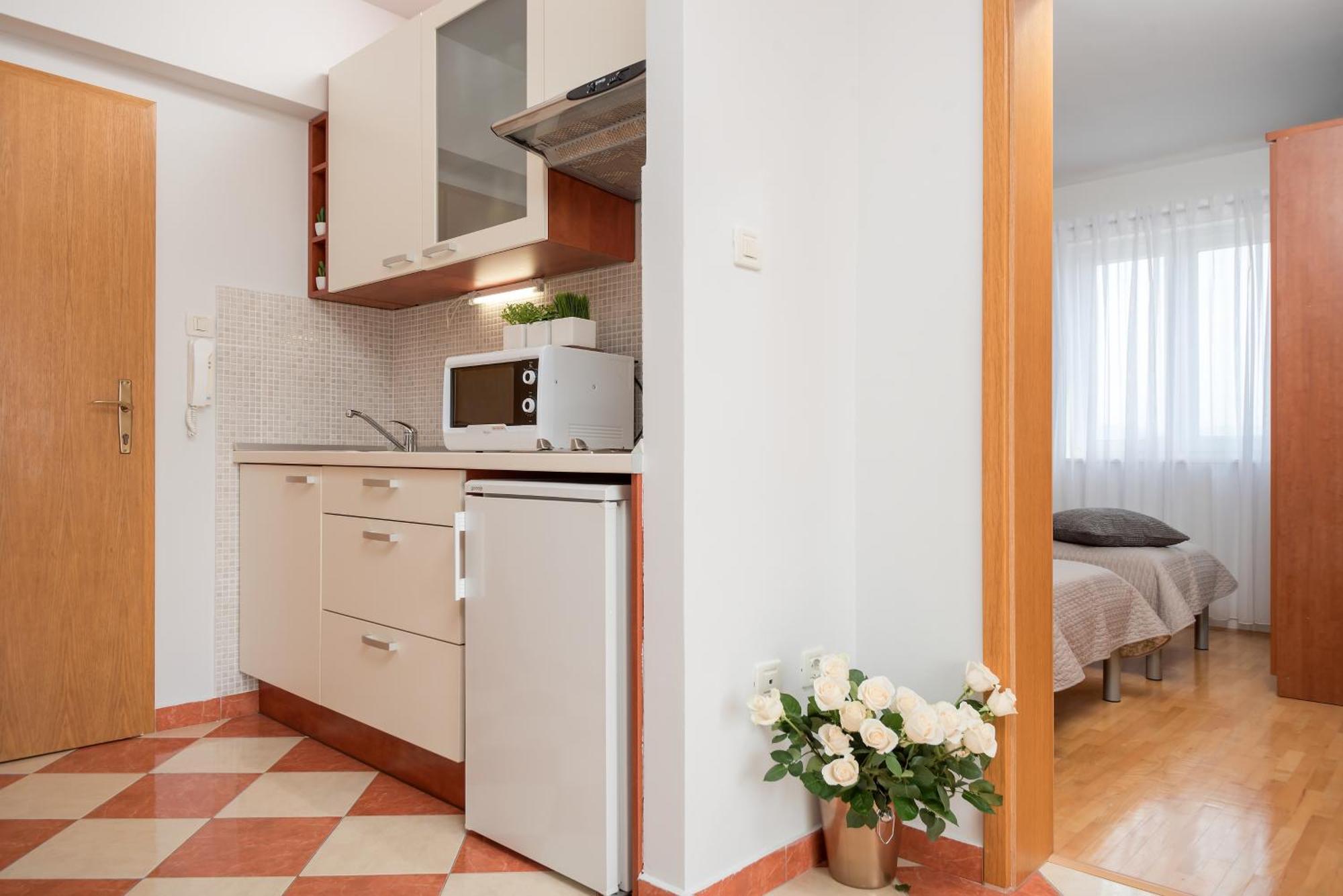 Apartments And Rooms With Parking Space Rogoznica - 10339 Oda fotoğraf