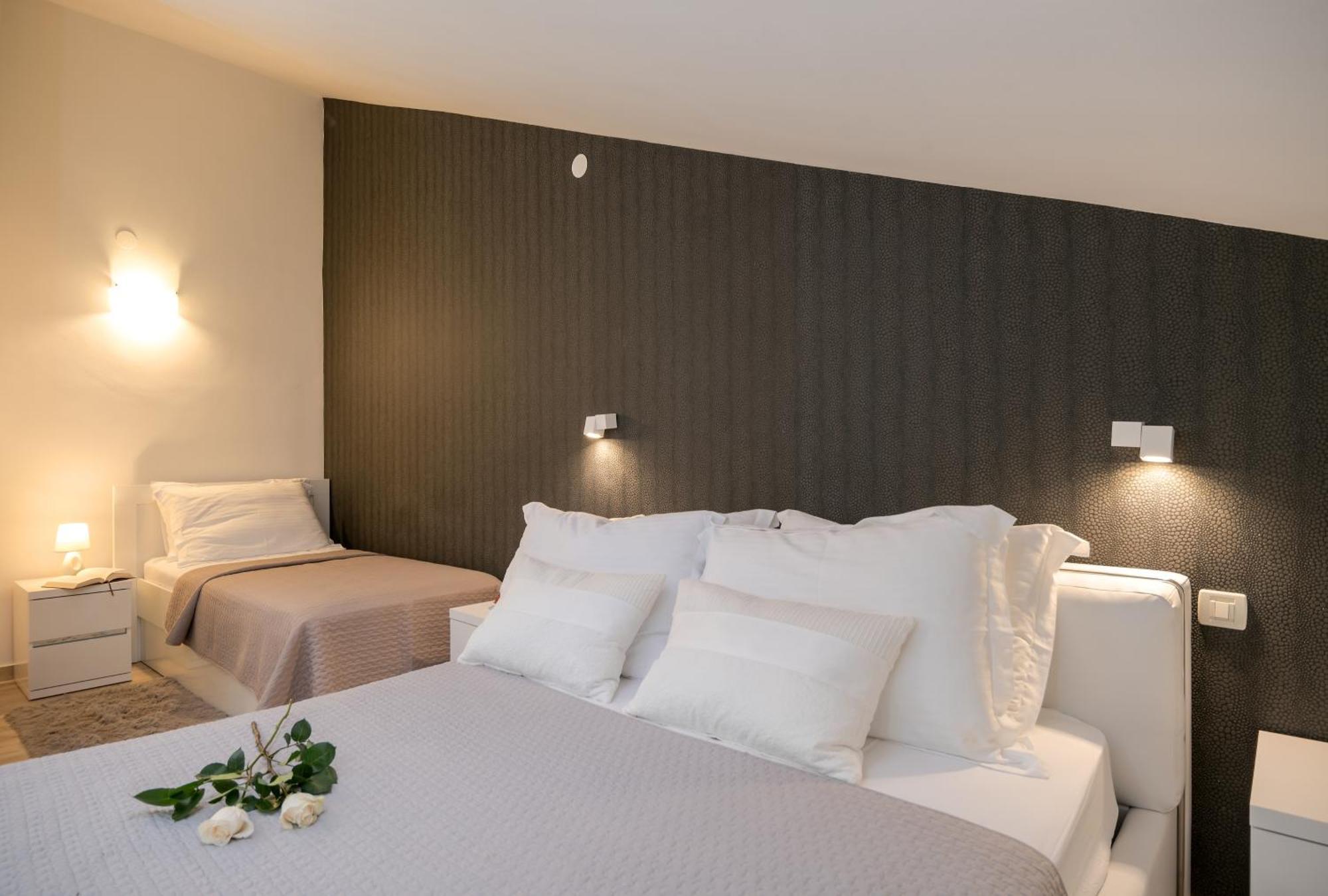 Apartments And Rooms With Parking Space Rogoznica - 10339 Oda fotoğraf